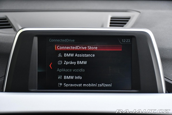 BMW X1 SDRIVE18I SERVISNÍ KNÍŽKA 2019