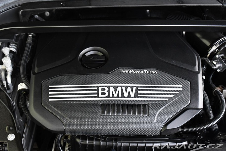 BMW X1 SDRIVE18I SERVISNÍ KNÍŽKA 2019