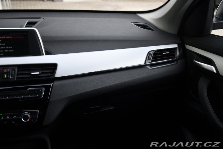 BMW X1 SDRIVE18I SERVISNÍ KNÍŽKA 2019