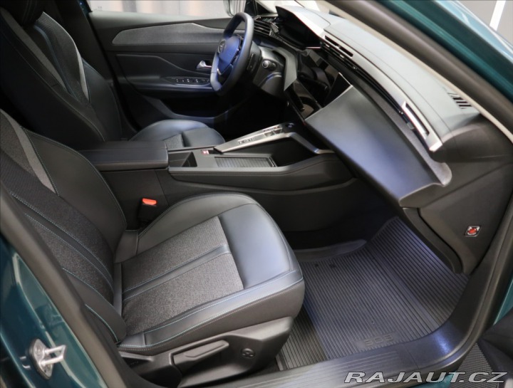Peugeot 308 1,2 PT AT ALLURE NAVI KAM 2024