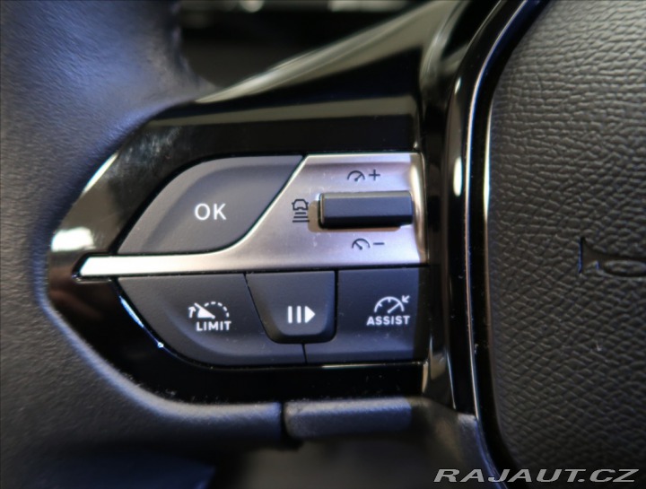 Peugeot 308 1,2 PT AT ALLURE NAVI KAM 2024