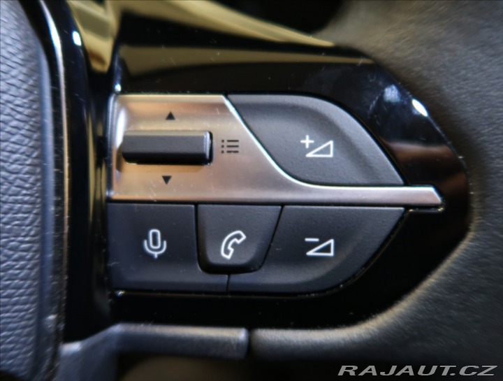 Peugeot 308 1,2 PT AT ALLURE NAVI KAM 2024