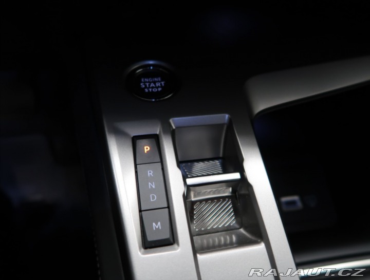 Peugeot 308 1,2 PT AT ALLURE NAVI KAM 2024