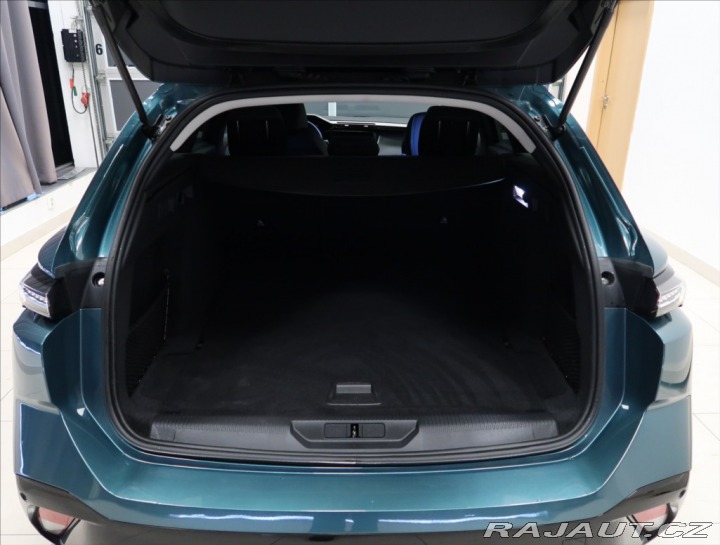 Peugeot 308 1,2 PT AT ALLURE NAVI KAM 2024
