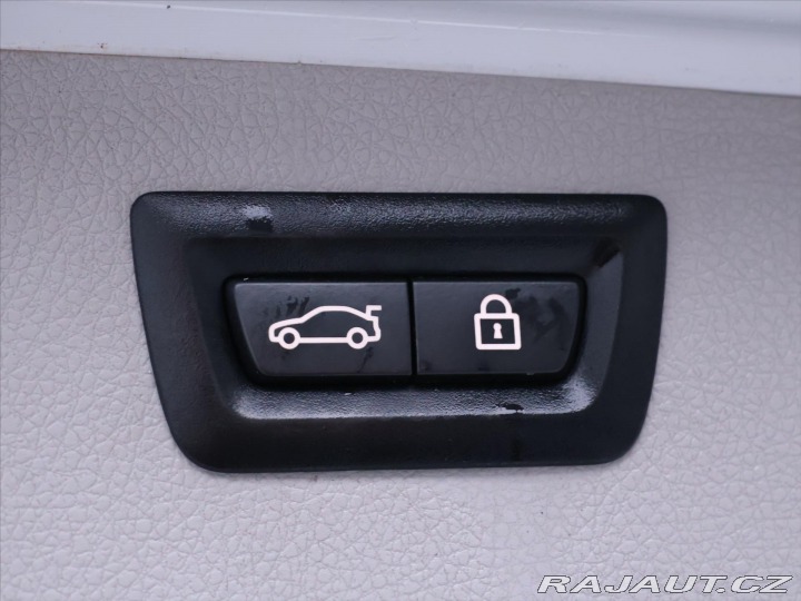 BMW 3 3,0 330d 190kW Sport M-Pa 2012