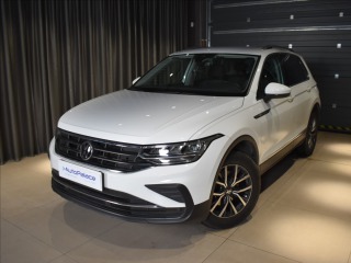 Volkswagen Tiguan 2,0 LIFE Adapt,Bezklíč