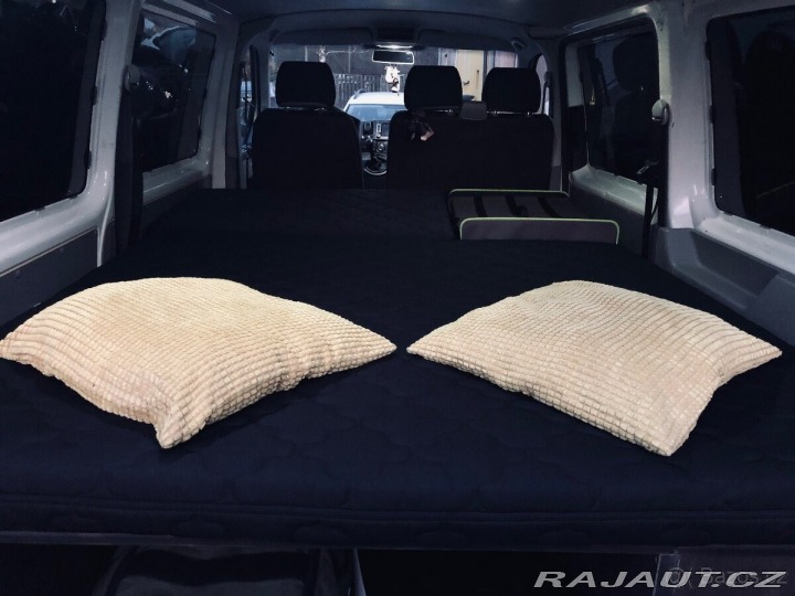 Volkswagen Transporter 2,0 6mist +postel 2010