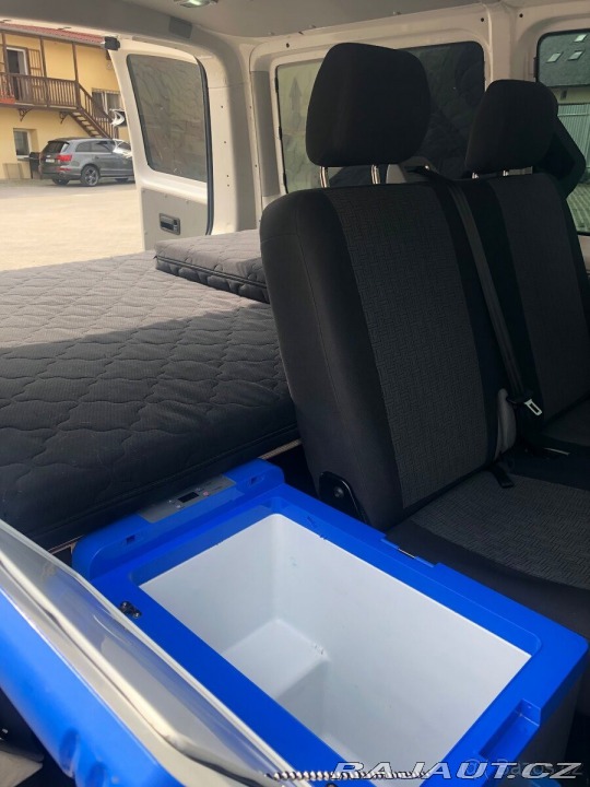 Volkswagen Transporter 2,0 6mist +postel 2010