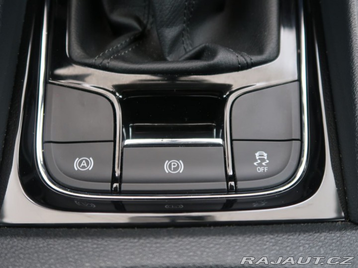 Škoda Karoq 1.0TSI,CZ,Tažné,Ambition 2019