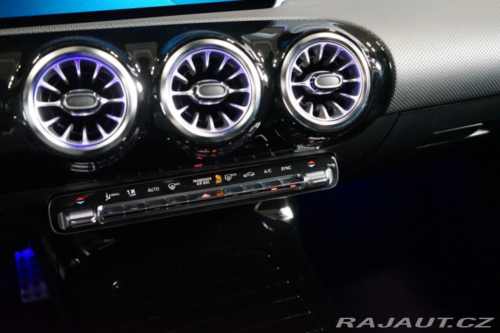 Mercedes-Benz CLA 200*AMG*DISTRONIC*KEYLESS 2023