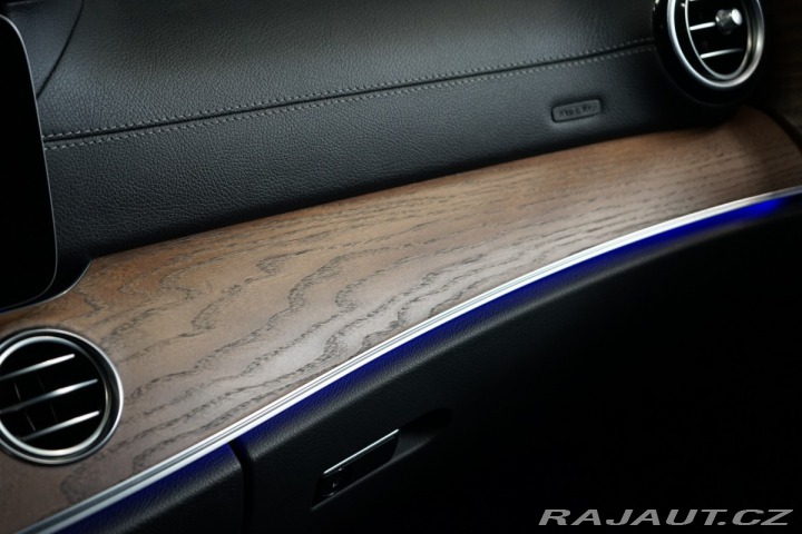 Mercedes-Benz E 400d*4M*360*NEZ.TOP*ŠÍBR* 2020