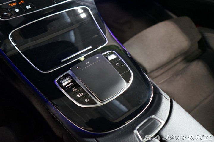 Mercedes-Benz E 400d*4M*360*NEZ.TOP*ŠÍBR* 2020