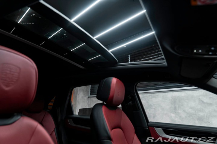 Porsche Cayenne PANO, HD-MATRIX, INNO, VÝ 2025