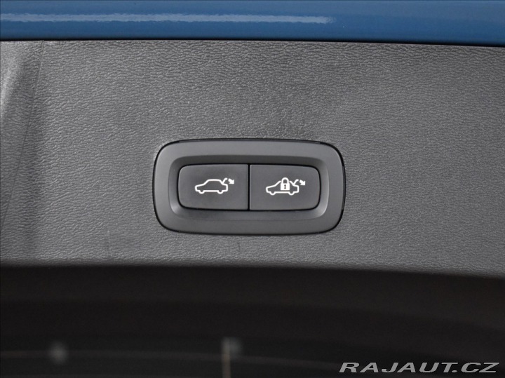 Volvo EX40 0,0 TWIN MOTOR PLUS 2025