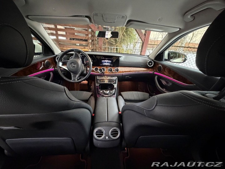 Mercedes-Benz E 200, benzin, automat, kůž 2017