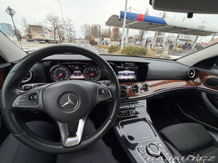 Mercedes-Benz E 200, benzin, automat, kůž 2017