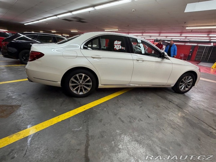 Mercedes-Benz E 200, benzin, automat, kůž 2017