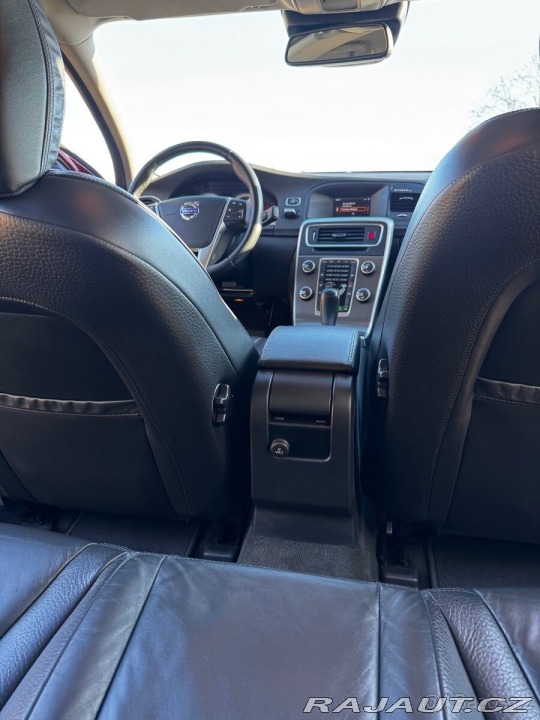 Volvo S60 2,0   2010, 120 kW, 169 0 2010