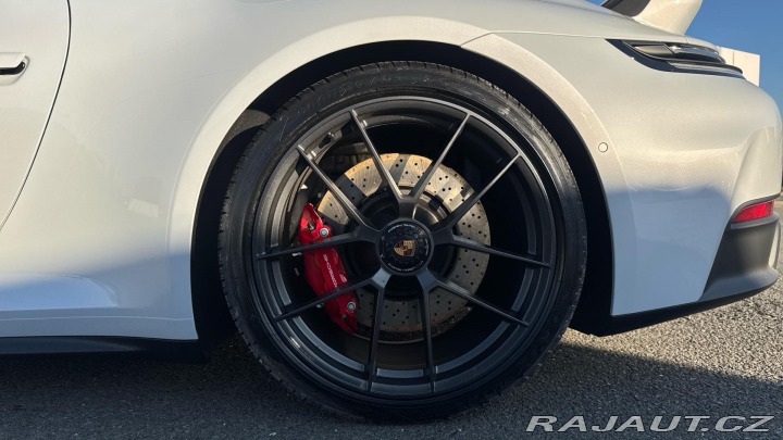 Porsche 911 GTS 2025