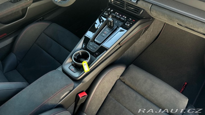 Porsche 911 GTS 2025