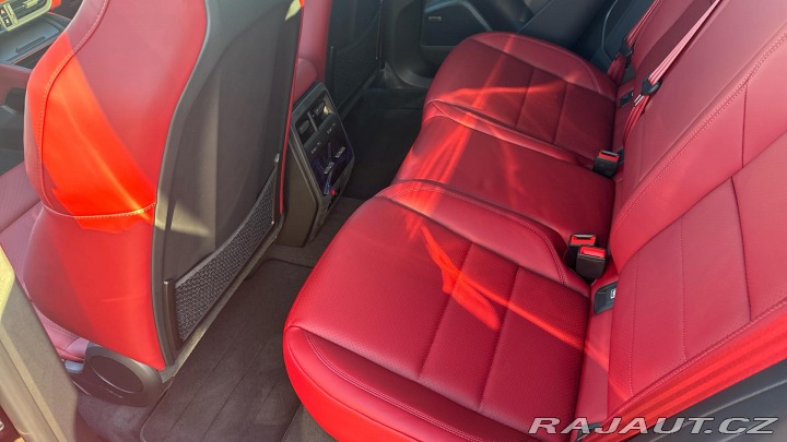 Porsche Macan Turbo 2025