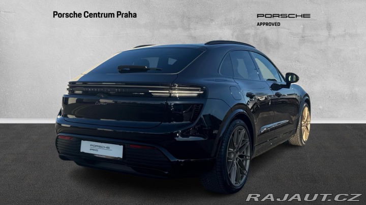 Porsche Macan Turbo 2025