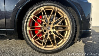 Porsche Macan Turbo 2025