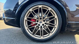 Porsche Macan Turbo 2025