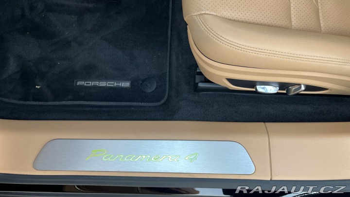 Porsche Panamera 4 E-Hybrid 2021