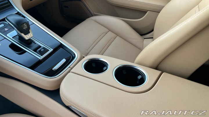 Porsche Panamera 4 E-Hybrid 2021