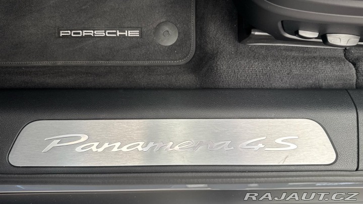 Porsche Panamera 4S E-Hybrid 2025