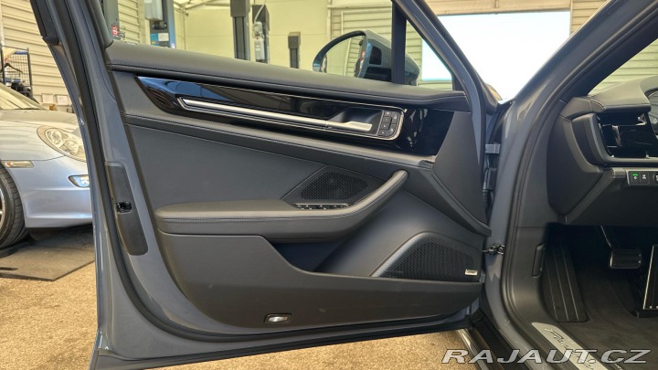 Porsche Panamera 4S E-Hybrid 2025