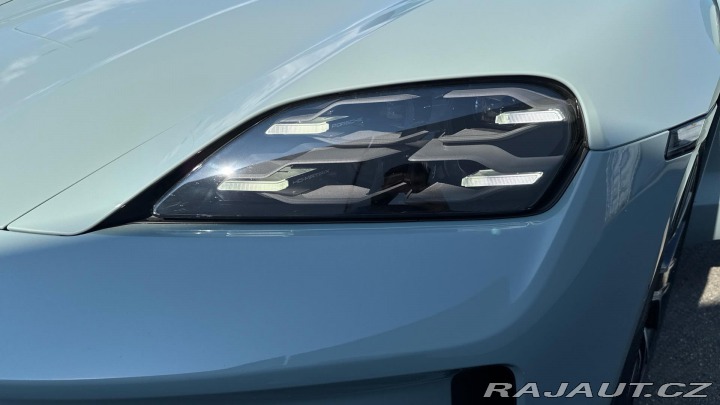 Porsche Taycan 2025