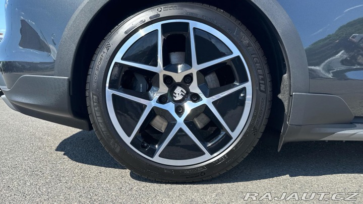 Porsche Taycan 4 Cross Turismo 2025