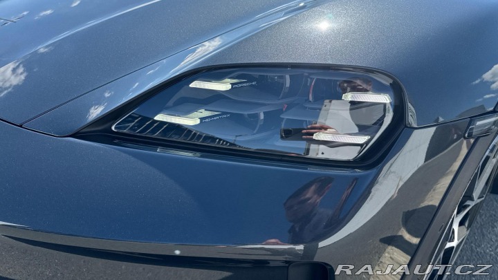 Porsche Taycan 4 Cross Turismo 2025