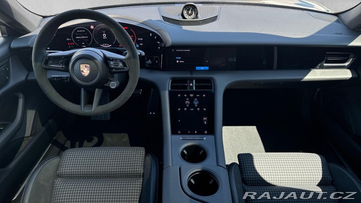 Porsche Taycan 4 Cross Turismo 2025