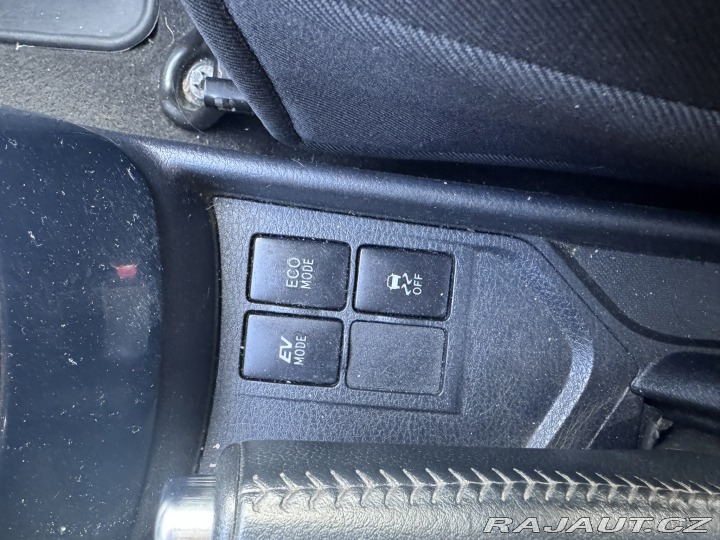 Toyota Yaris HYBRID 1,5 54 KW STK 2016