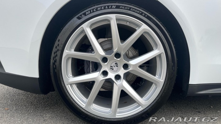 Porsche Panamera 4 2025