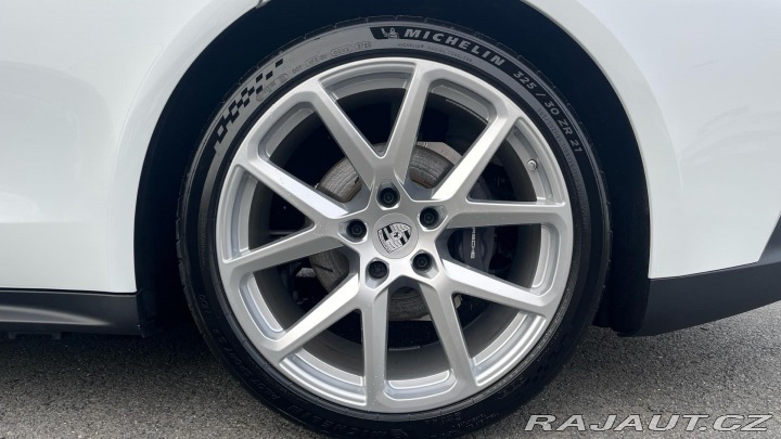 Porsche Panamera 4 2025