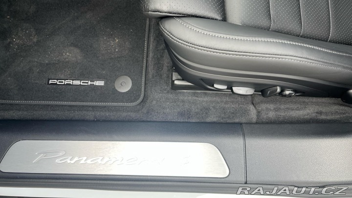 Porsche Panamera 4 2025