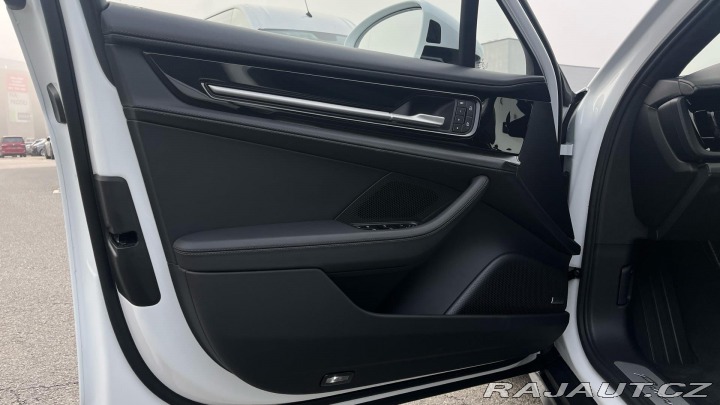 Porsche Panamera 4 2025