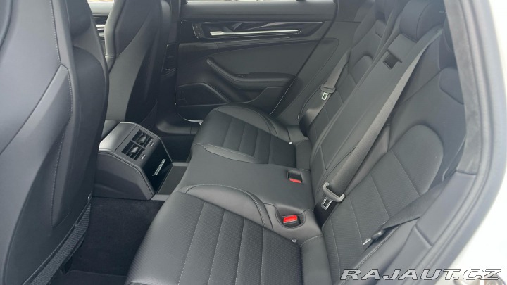 Porsche Panamera 4 2025