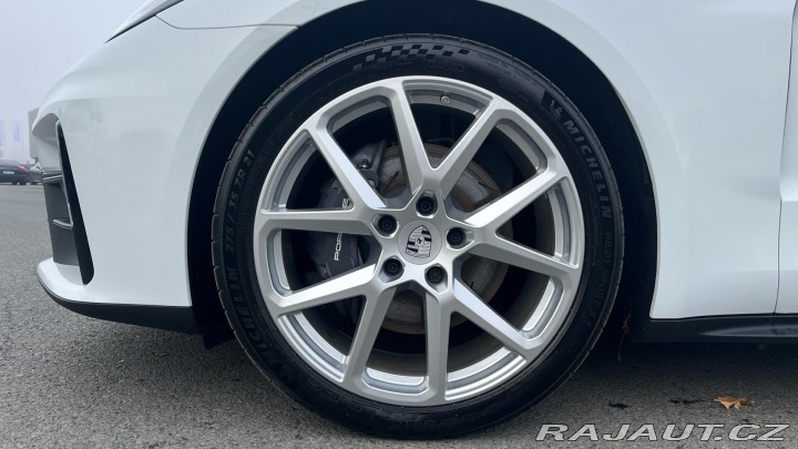 Porsche Panamera 4 2025