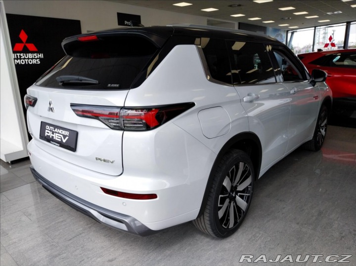 Mitsubishi Outlander 2.4 PHEV INSTYLE 2025