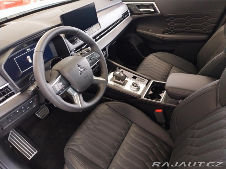 Mitsubishi Outlander 2.4 PHEV INSTYLE 2025