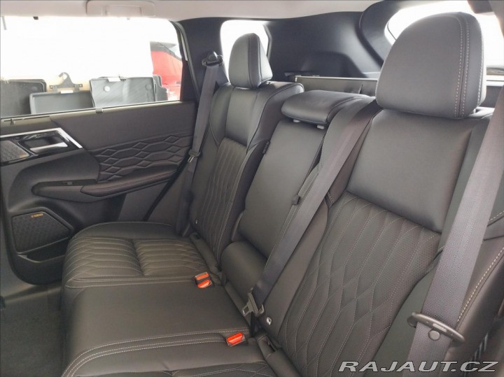 Mitsubishi Outlander 2.4 PHEV INSTYLE 2025