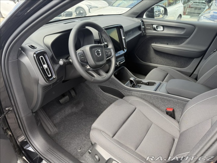 Volvo EC40 0,0   PLUS BLACK ED. SING 2024