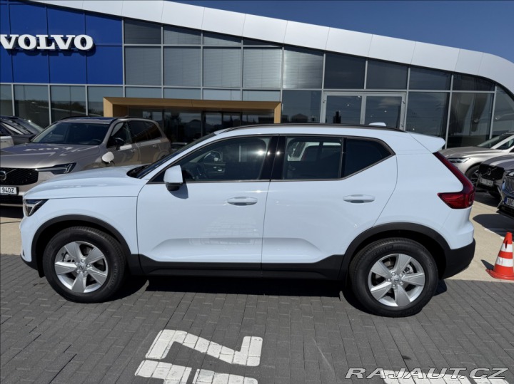 Volvo XC40 2,0   B3 ESSENTIAL 2025