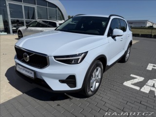 Volvo XC40 2,0 B3 ESSENTIAL 2025