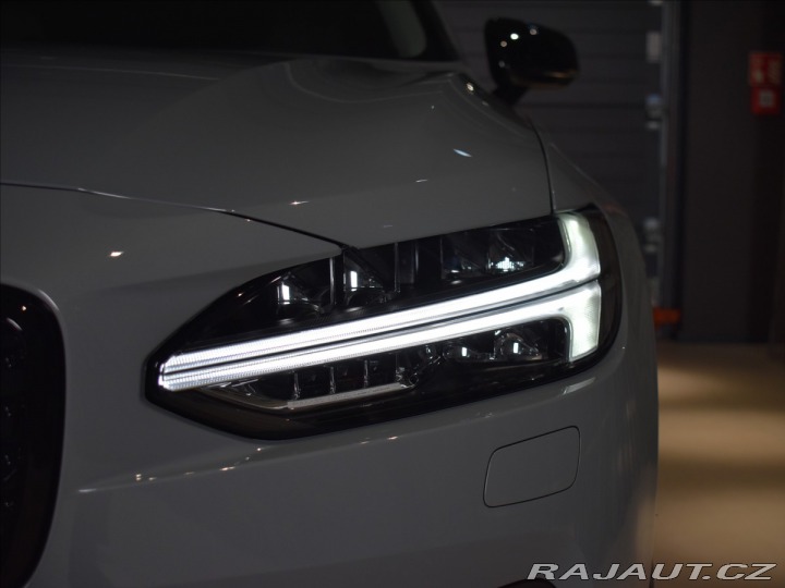 Volvo V90 2,0 T6  Plus Dark 2025